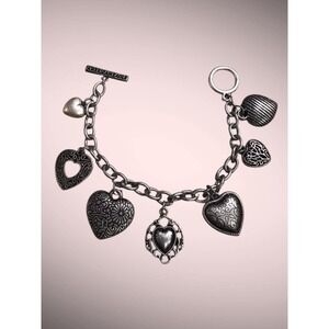 NWOt Vintage American‎ Eagle Outfitters Heart Charm Toggle Bracelet 7.75"